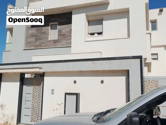 فيلا للبيع دورين الدور التاني مفصول باب خارجي
