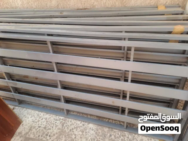 سرير حديد في حالة ممتازة