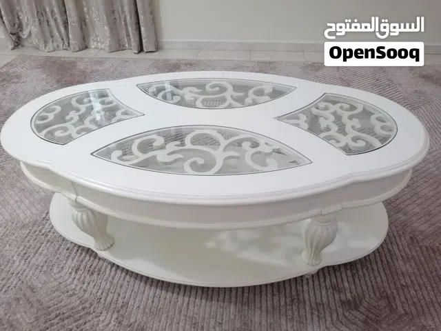 طاولة كبيرةفخمه نظيفه حفر خشبي