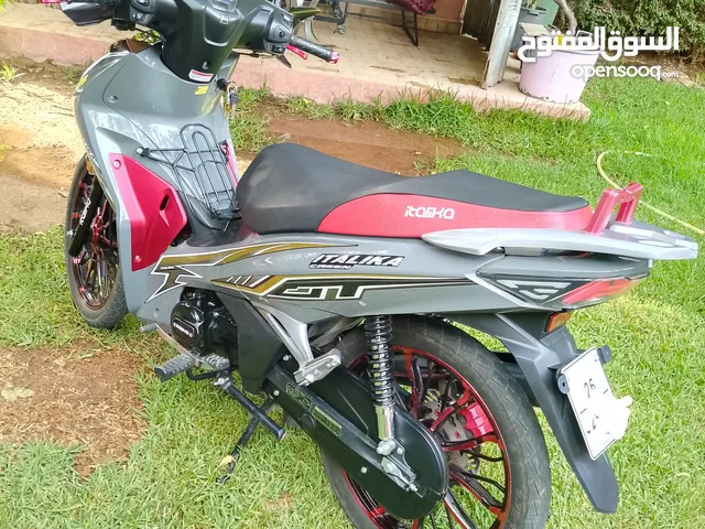Modèle de moto Italica 2023