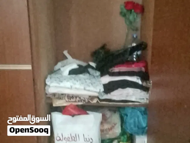طقم كورنر مع خزانة وسجادة للبيع بسبب السفر الزرقاء جبل الأمير حمزة
