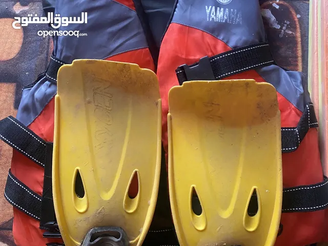 زعانف +مناضر+مسطبات تعليم سباحه +طوافات كله اصلييي عدي بعد زعانف اثليه والدي كابتن سباحه وترك