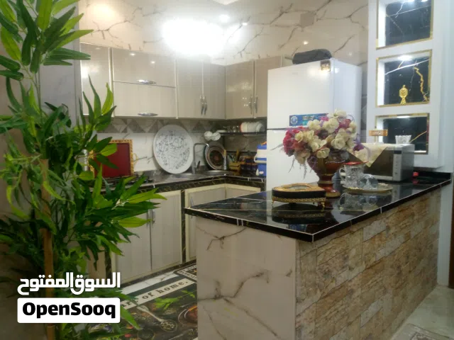 شقة ارضية تشطيب جديد بالنت اجار يومي  ب100 بطريق المطار شارع الخلاطات