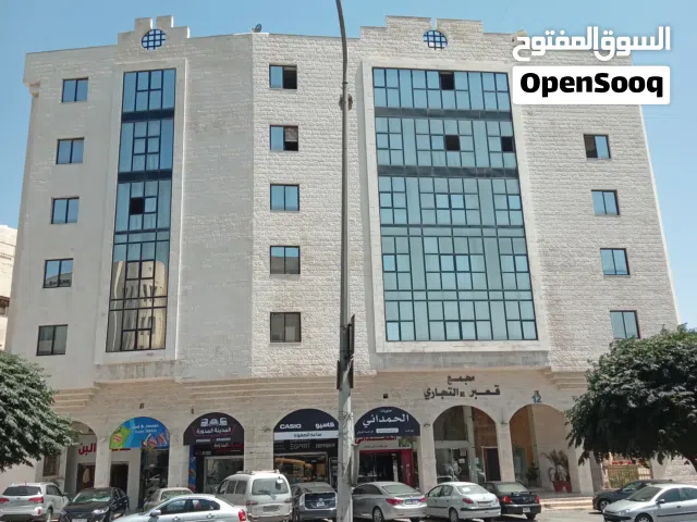 مكتب تجاري للبيع  57 متر مربع مشرف على شارع الجاردنز للبيع