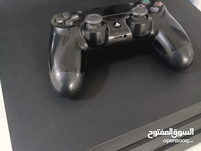 بلايستيشن 4 برو نظيفه ليس مستعمله واجد و إياها أداة تحكم وحده والجهاز ما فيه اي مشاكل و الجهاز جديد