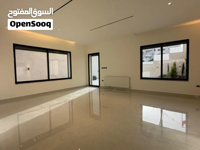 شقة طابق ارضي مع ترس وحديقة سوبر ديلوكس في أجمل مناطق منطقة مرج الحمام