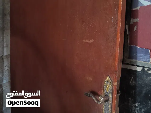 أبواب خشبية كلاسيكية متينة (عدد 2) - مثالية لإعادة التجديد مع الحلوق حقها بسعر عرطه