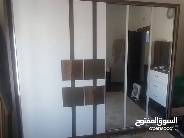 غرفة نوم أخت الجديدة