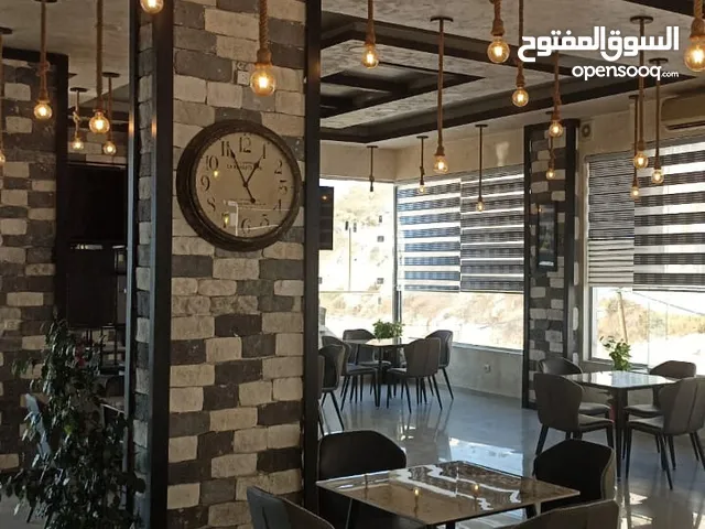 طاولات 1m*1m مع اربع كراسي 30 ارجيلة سوري والماني للبيع