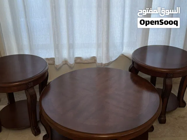 للبيع طاولات خشب شبه جديدة 3 قطع