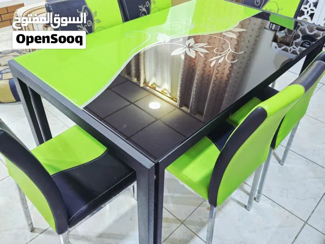 ميز طعام مع 6كراسي...........