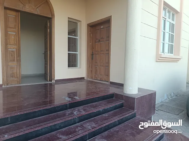 للإيجار استوديو مساحة واسعه بفيلا هادئه سكن عائلات في أبوظبي - مدينة محمد بن زايد حوض 13