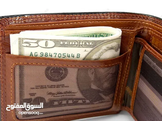 محفظة الفلوس رجالية هي أداة أساسية لحفظ النقود، البطاقات الشخصية.
