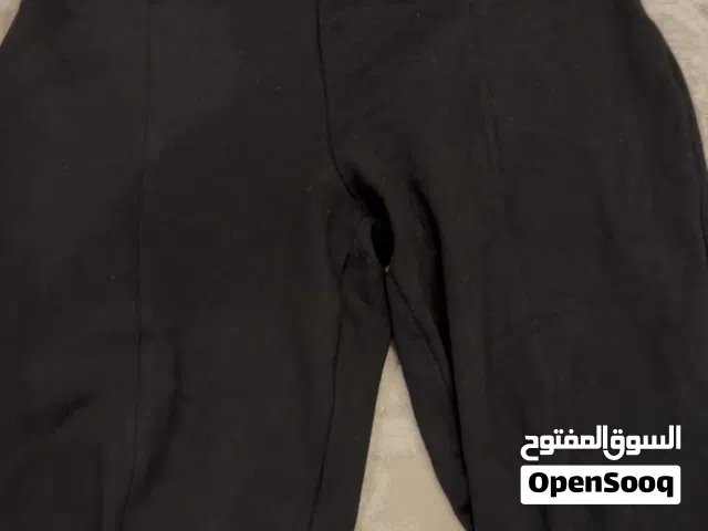 ملابس نسائية مستعملة بحالة ممتازة جدًا