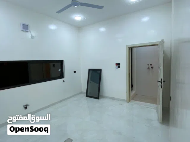 شقة دور كامل غير شامل الكهرباء والكهرباء مدعومة