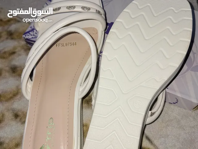 White Comfort Shoes in Diyala