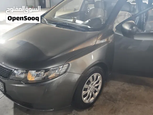2012 كيا سيراتو Standard