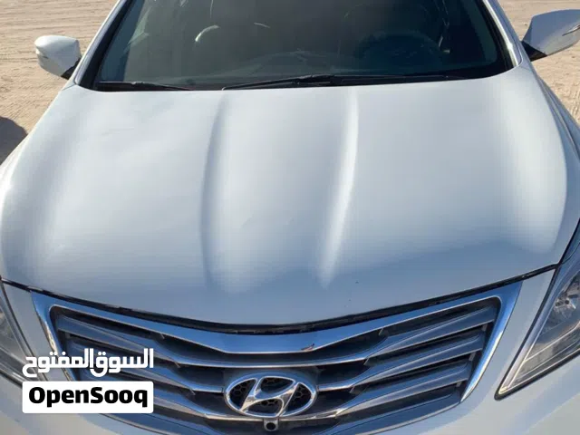 2014 هيونداي ازيرا Standard