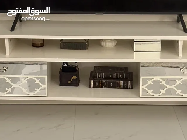 طاولة تلفاز لون ابيض نظيفة 100٪