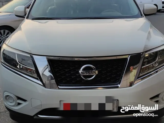 Nissan Pathfinder SV in Manama