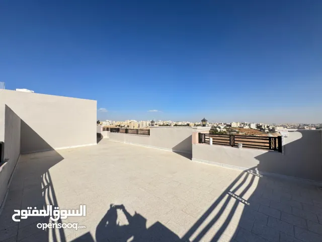 شقة للبيع طابق ثالث مع روف بسعر مغري و جوائز تصل الى 5000 بمساحة 200م من رماء للاسكان في طبربور.