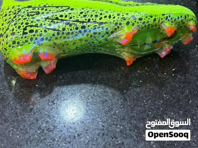 شوز كوره ما انلبس ولا مره جديد