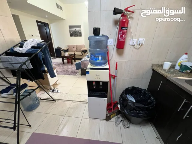 استديو مفروش شهرى مطبخ منفصل مع بلكونه اطلاله مفتوحه باراج الياسمين مساحه كبيره فرش مرتب شامل باركن