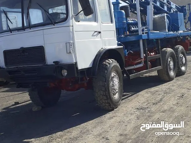 1996 Tracked Excavator Construction Equipments in Al Ain