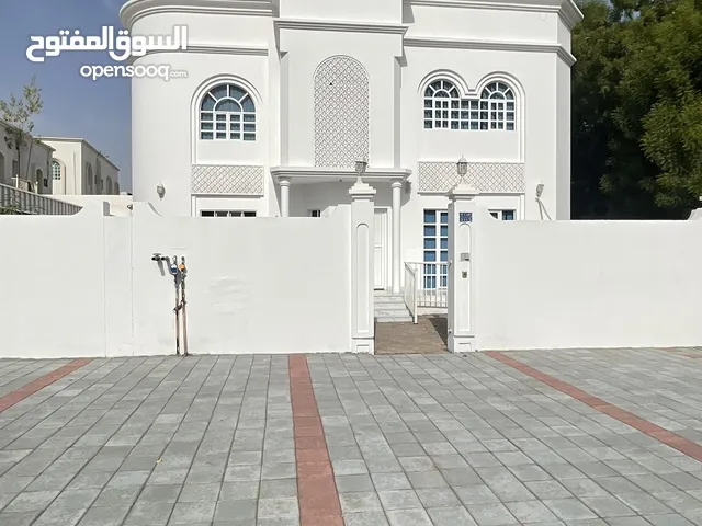 350 m2 5 Bedrooms Villa for Sale in Muscat Ghubrah