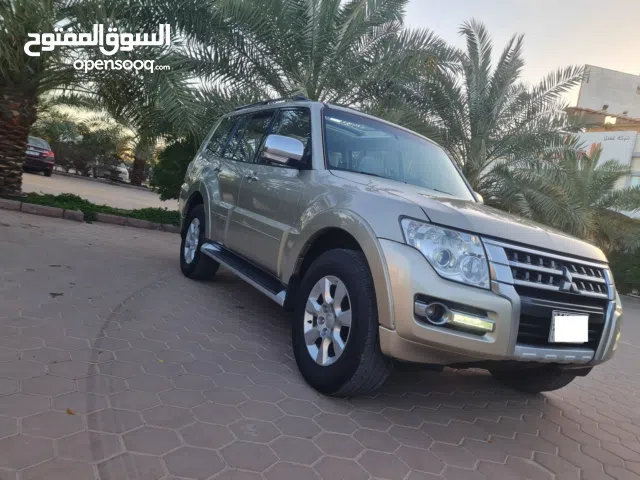 للبيع ميتسوبيشي باجيرو 2016 صبغ الوكالة بالكامل ماشية 172 الف فحص بالكامل