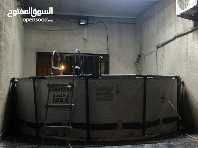 مسبح للبيع