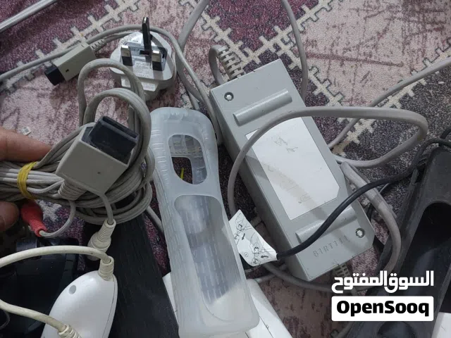 ملحقات وي ريموتات ومحولة ومسطرات...