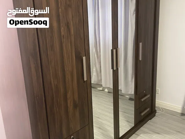 خزانة ملابس من هوم سنتر خشب ماليزي استعمال نظيف جدا
