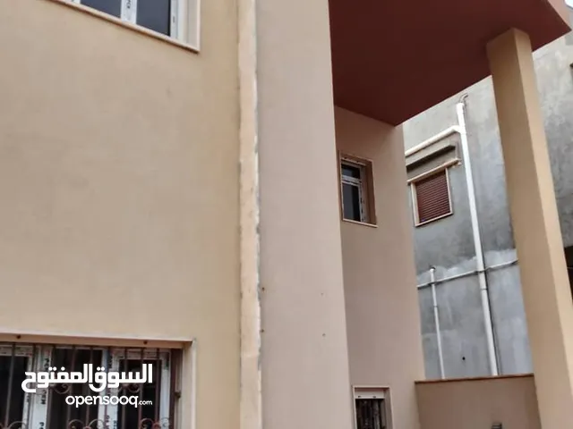 مبنى تجاري للإيجار في سوق الجمعة على الرئيسي باب تاجوراء