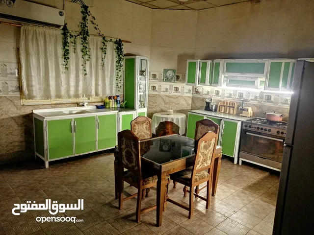 بستان مع دور سكن