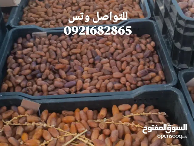 يوجد لدينا جميع انواع التمور جمله وقطاعي كاش وتحويل