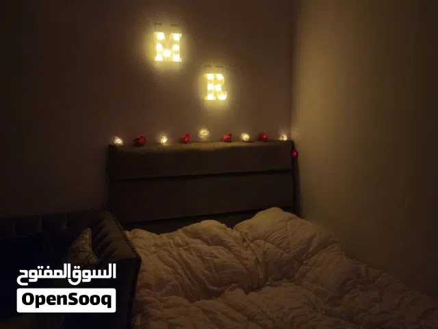 للبيع السريع سرير استعمال شهر 120×200