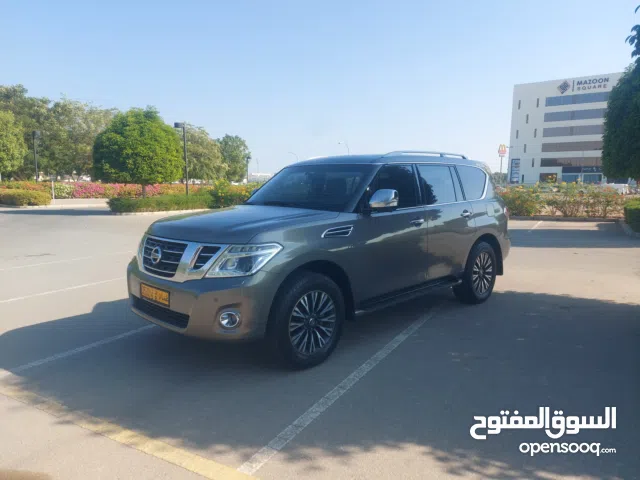 نيسان باترول بلاتينيوم المكينة الكبيرة للبيع فقط في قمة النظافة وجاهز للأستخدام تم صيانة السيارة