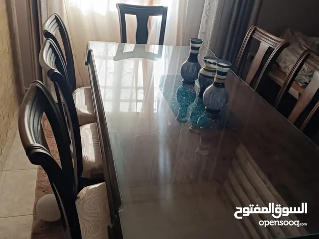 طاولة سفرة شبه جديده طاولة مطبخ وكراسي