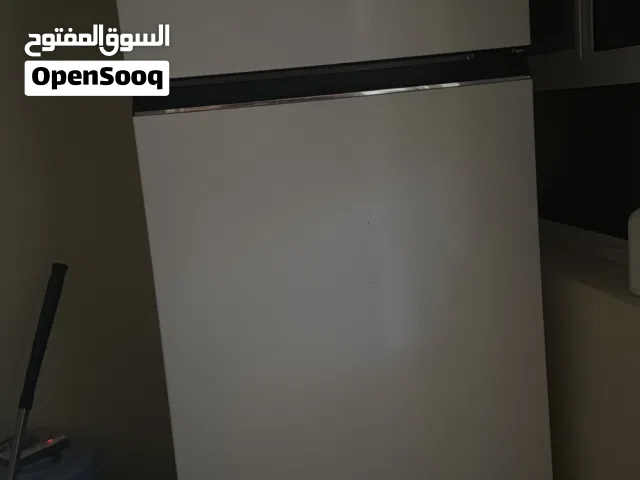 ثلاجه شبه جديده الضمان موجود الجاد له سعر يناسبه