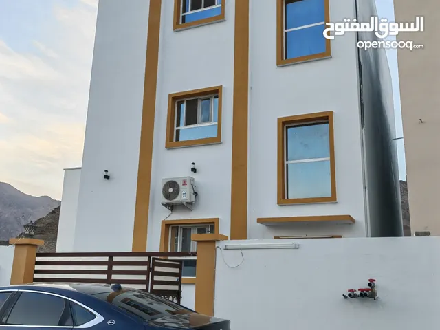 126 m2 3 Bedrooms Apartments for Rent in Muscat Amerat