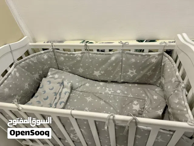 سرير اطفال خشب ماليزي عدد 2 (نظيف جدا) + مرتبة سرير عدد 2 + تلبيس سرير عدد 2