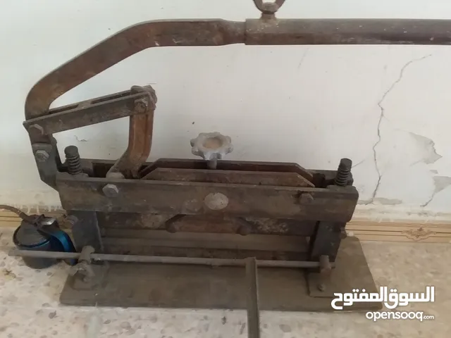 مقص للبلاط العادي