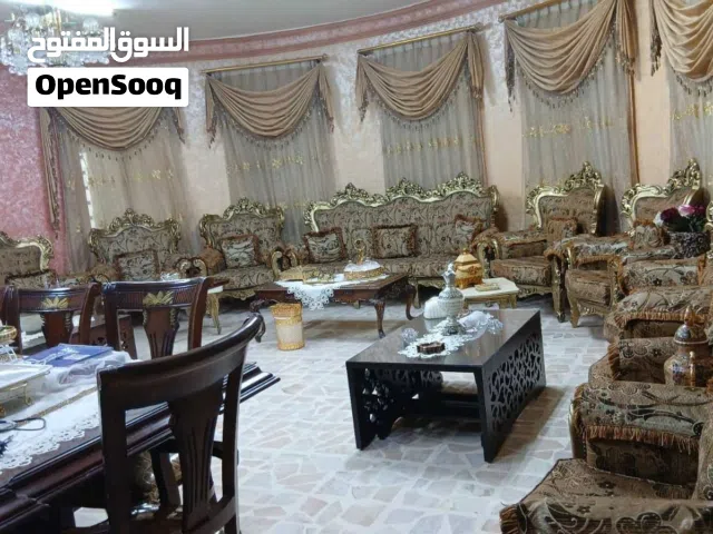 اثاث مستعمل للبيع بحالة الجديد (كنب وطاولة سفرة وطاولة مطبخ بورسلان وبوفيه)