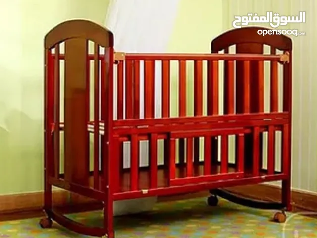 سرير اطفال مقاس 70*130 سم بحالة ممتازة