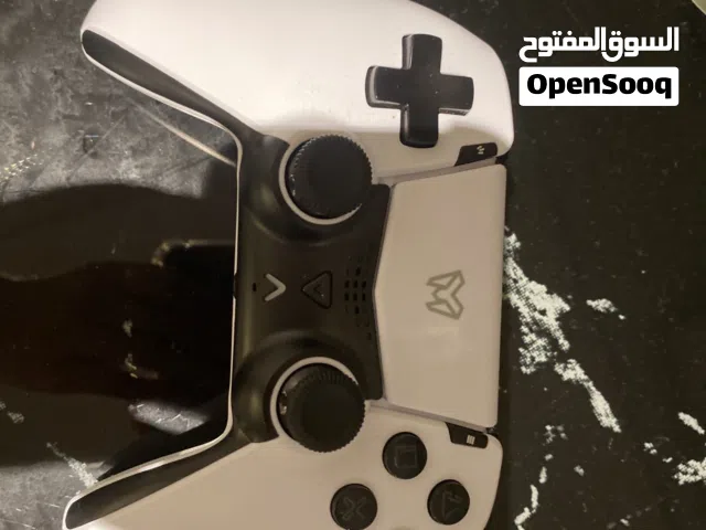 كنترولر شبه جديد استعمال خفيف جداً مع جميع اغراضه