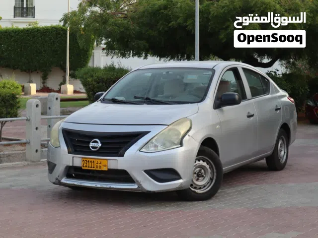 2015 نيسان صني Standard
