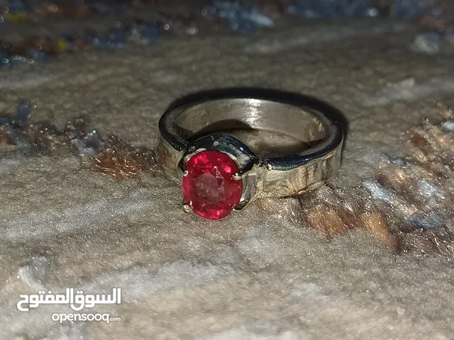 خاتم ياقوت افريقي طبيعي صياغه يدويه فظه و داير ذهب .