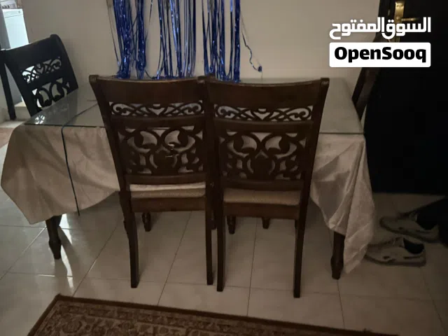 انتريه ذهبي ثلاث قطع وستارة ذهبيه وسجادة وطربيزه ا + ثلفزيون 30 بوصه بالاستاند المتحرك+ سفره