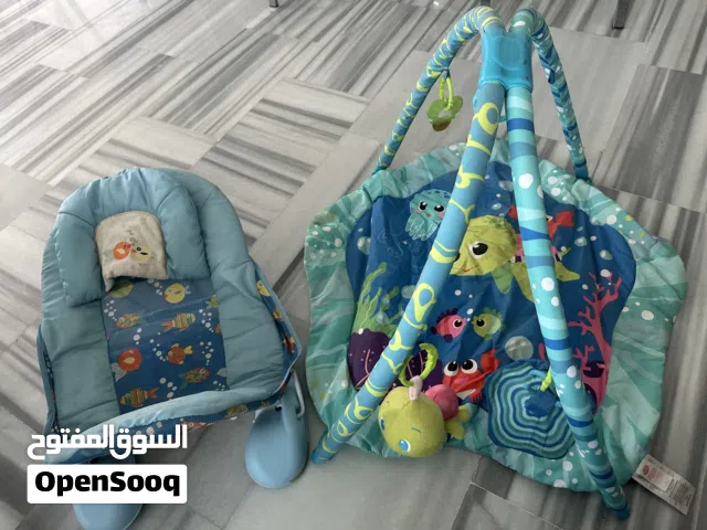 مقعد للاستحمام و فرشه لعب التنين ب 5 دنانير